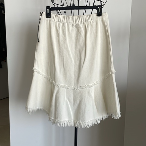 JOA WHITE FRAYED DENIM SKIRT - Picture 4 of 9